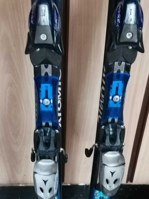 Продавам ски Атомик, с автомати атомик