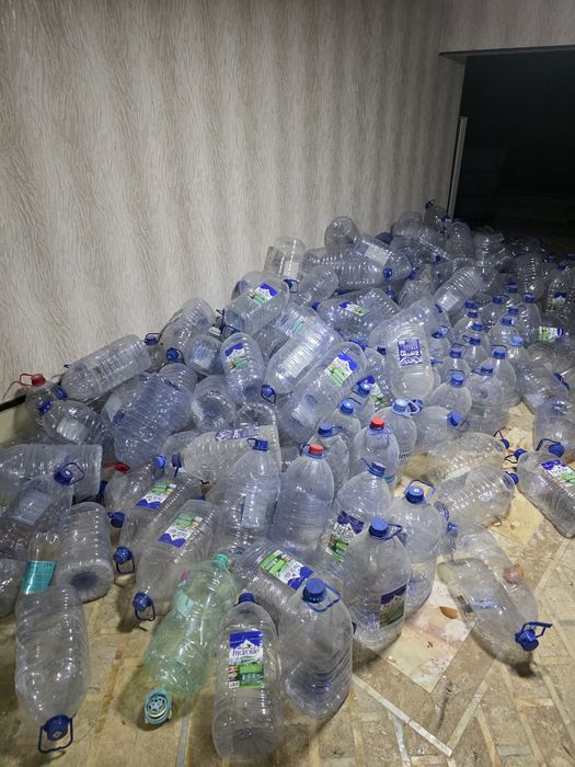 Baklashka 300 taga yaqin.  10 liter l