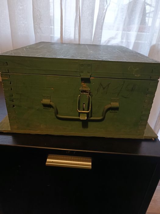 Зелен дървен сандък