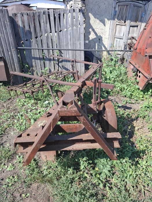 Продам плуг 3х корпуса