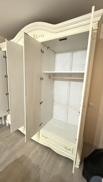 Продам деревянный шкаф