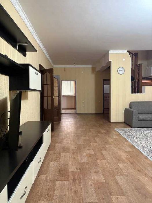 Продается коттедж на 12мкр по горячей цене