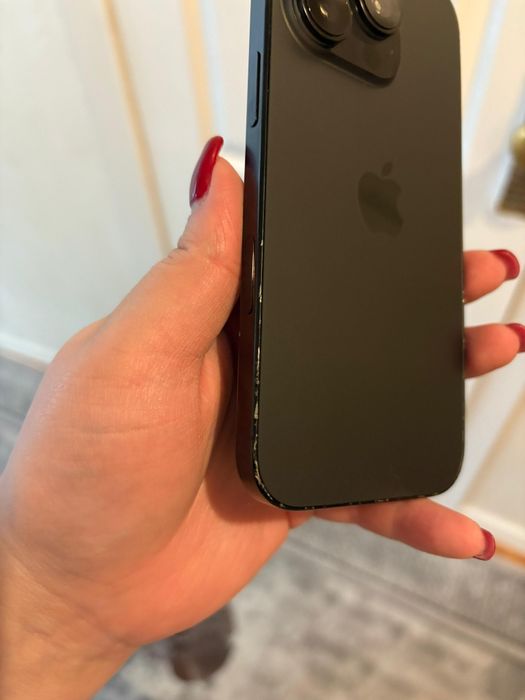 Продаю айфон 16 про