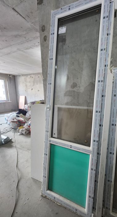 Дверь балконная пластиковая б/у