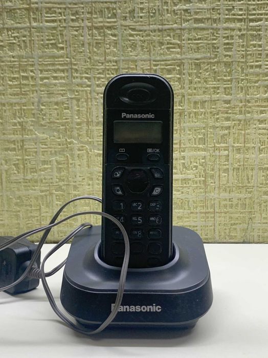 2 ta Panasonic telefon: KX-TG1611UA modeli va 1311BX modeli (zapchast)