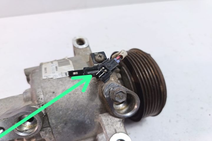 Compresor AC 926001571R Dacia Logan a 2-a generatie (facelift)