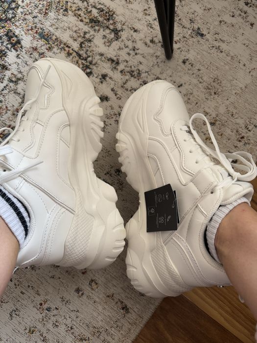 Бели маратонки на платформа Buffalo