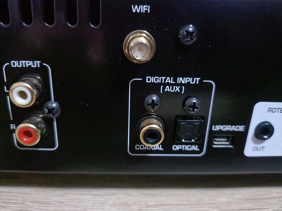 Rotel RT 12, DAC audio, tuner FM, DAB și internet radio