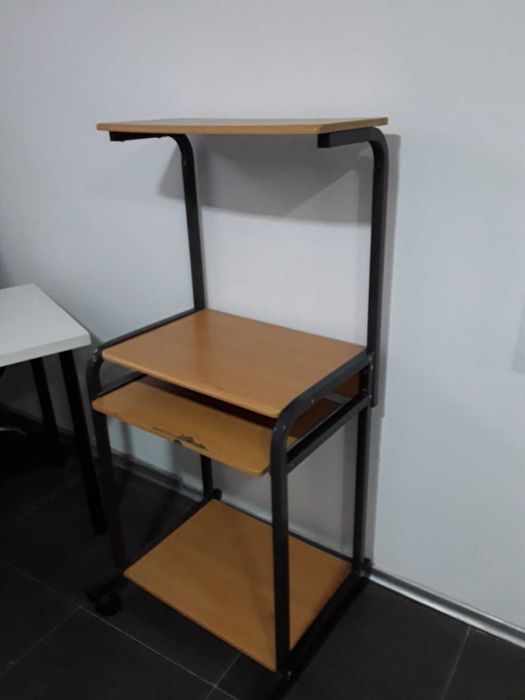 Бюро с надстройка