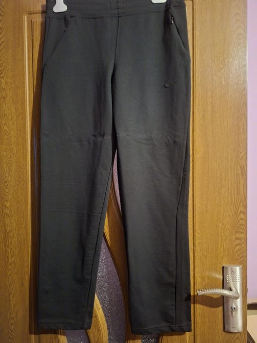 Vând Pantaloni de Trening Damă Nike Originali Italia Mărimea L