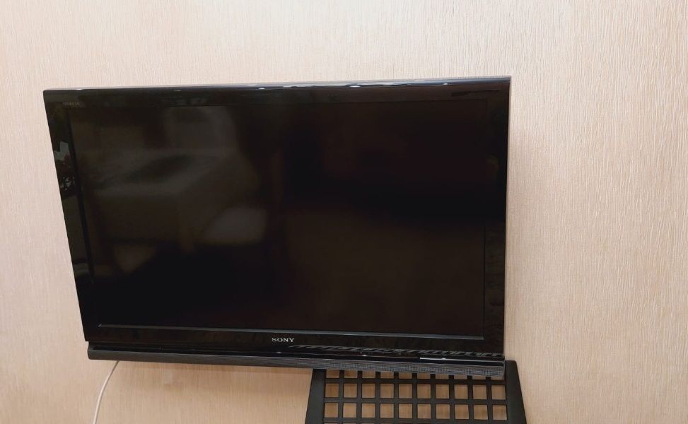 Телевизор SONY Bravia 102 диагональ продаю