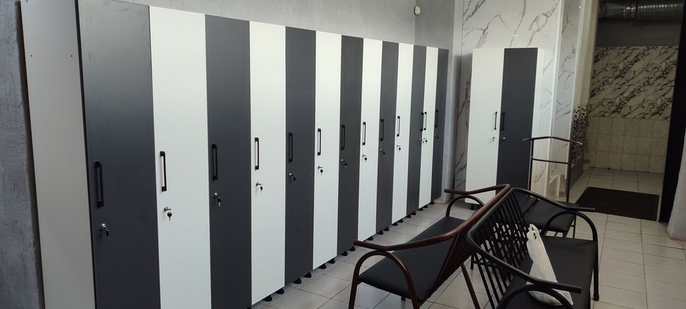 Шкафы в раздевалке