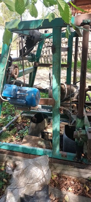 Vînd bazic orizontal forte puțin folosit cu ridicare coborâre la