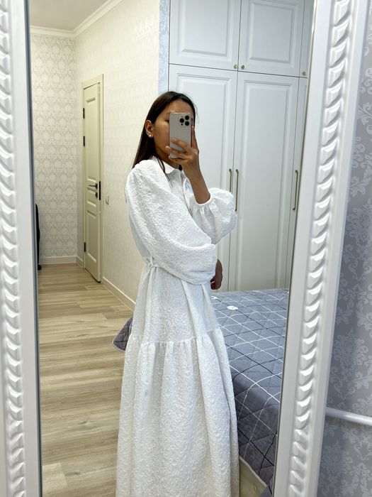 Продам белое платье в отличном состоянии