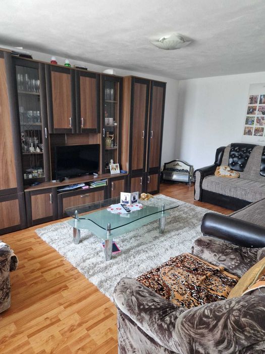 Vând casă în localitatea Stăvaru, jud. Olt.