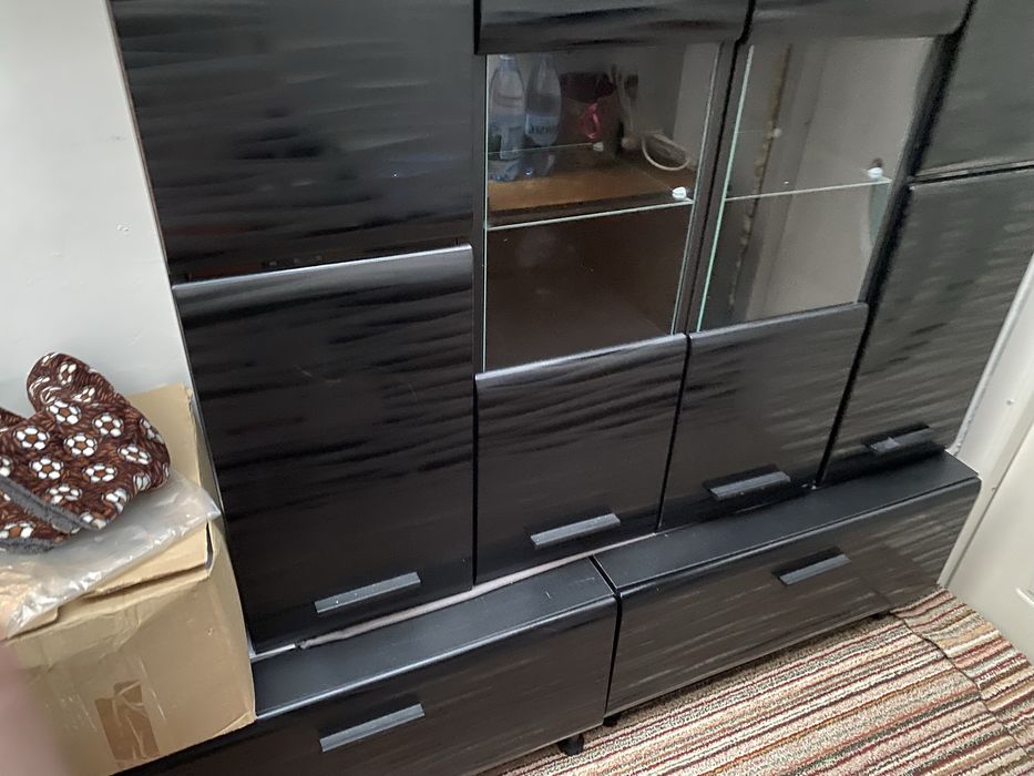 Vand dulap in stare foarte buna .Nu a fost utilizat .