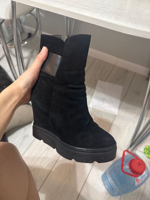 Продам зимние сапоги на платформе