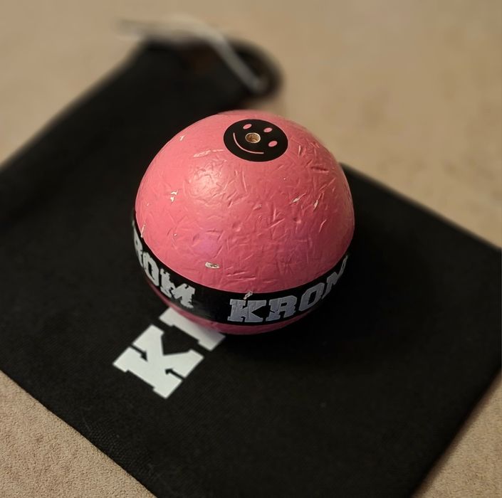 Krom strogo pink tama