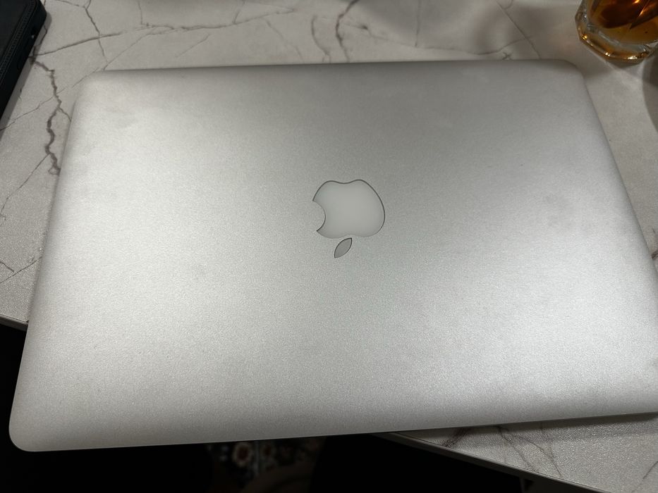 Макбук. Надо заменить динамики.