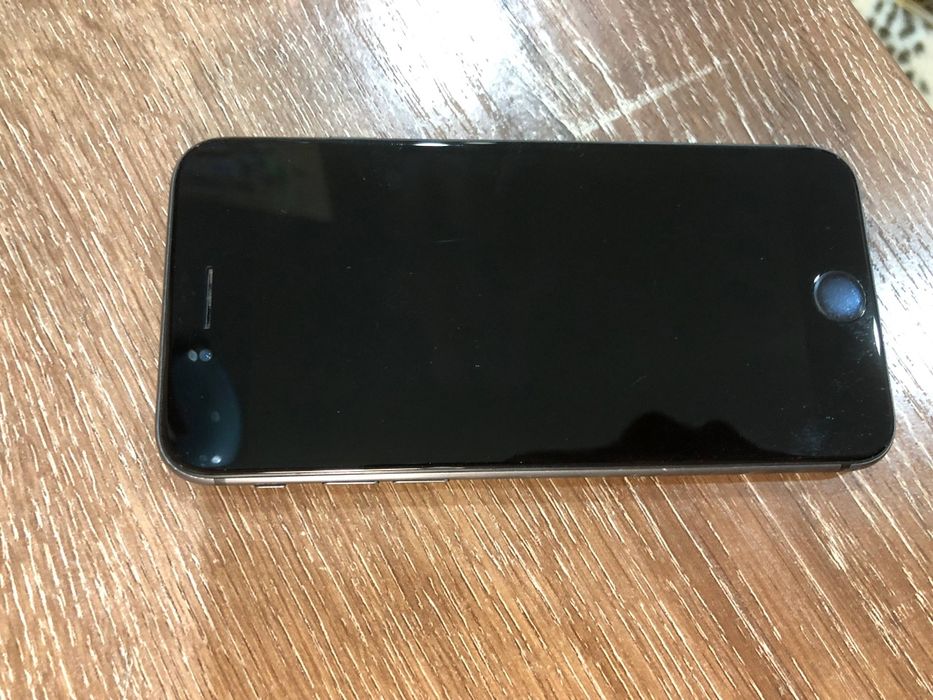 Продам iPhone SE 2020 64gb