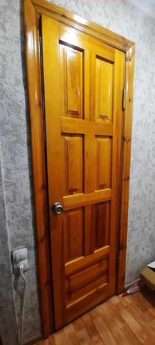 Дверь деревянная