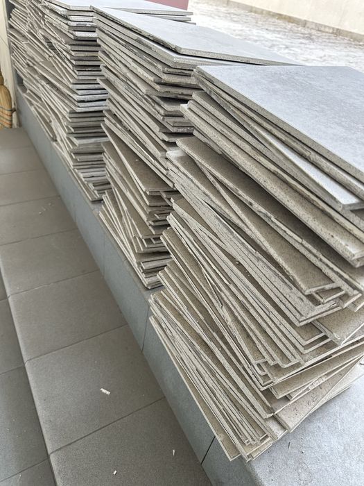 Италиански гранитоглес 30х30см. втора употреба