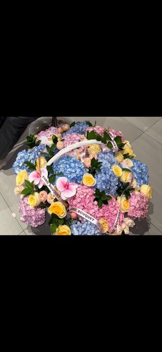 Цветы в корзине композиция