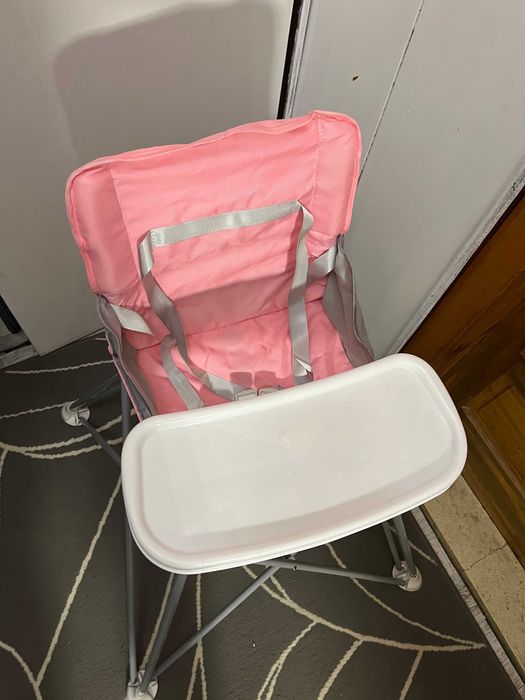 Сгъваемо детско столче за хранене.
