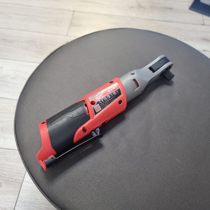 Amanet F28: Cheie cu clichet Milwaukee M12 FIR12