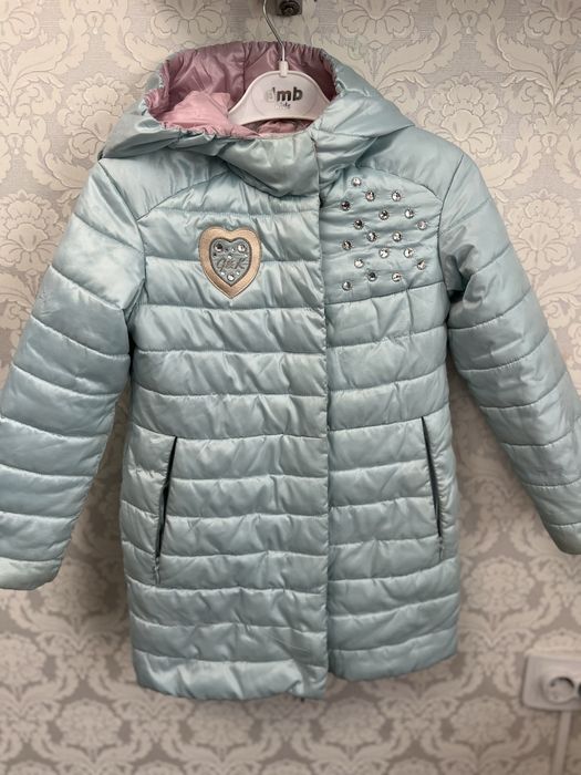 Курточка на девочку 7000тг