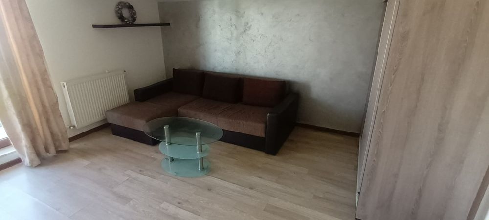 Persoana fizica închiriez apartament decomandat cu 2 camere  mobilat și utilat