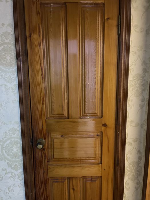 Деревянные двери со стеклом