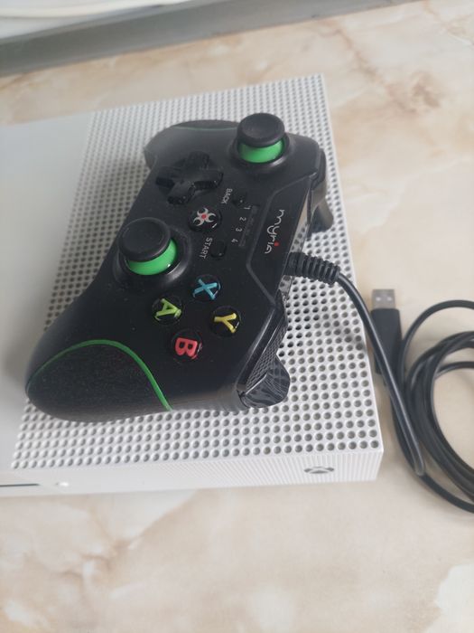 [XboxOne S] Vând consolă Xbox One S albă de 512GB în perfectă stare + accesorii + jocuri //poze reale