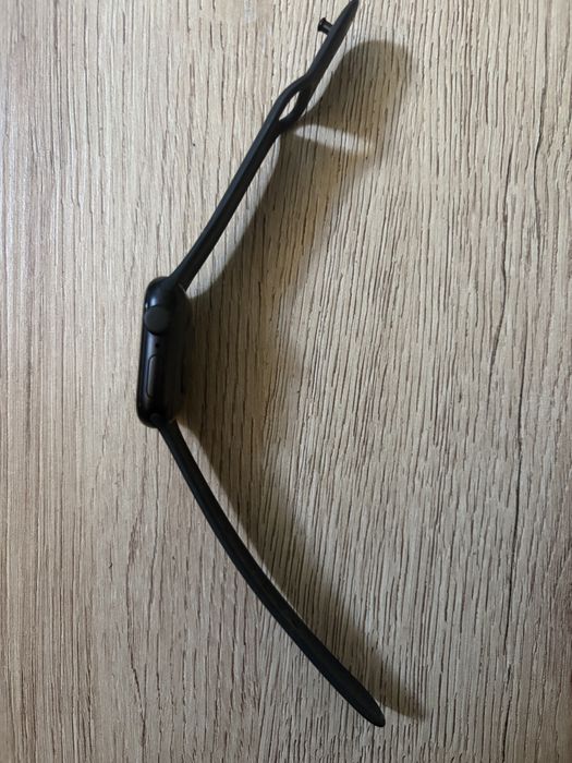 Продавам 2 броя Apple Watch SE в отлично състояние. Работят безупречно, продават се заедно или поотделно. Пишете на лично.