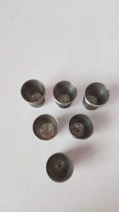 Комплект от 6 чашки/шотове от релефен калай