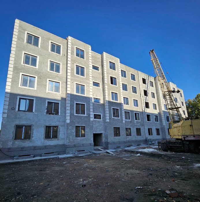 Кукон шахрида янги курилган домда квартиралар сотилади!