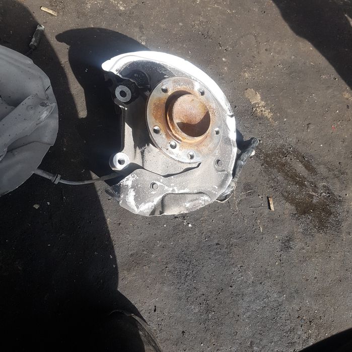 Шенкели главини амортисьори за БМВ е90 2.0д