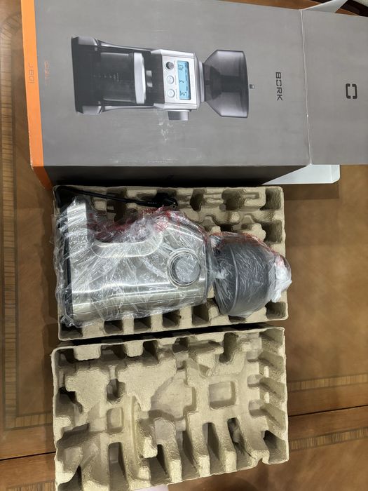 Кофемолка Bork J801