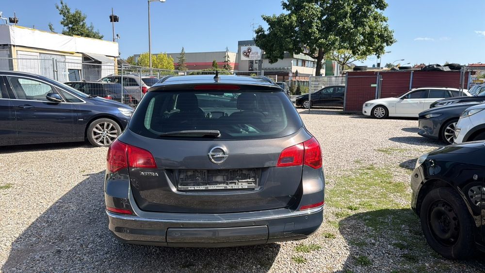 Opel Astra J 1,4 benzina, fabricație 2014, stare perfecta, imp. Germania