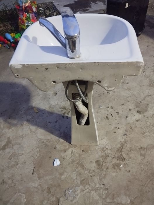 Uncha ishlatilmagan Yangi holda turibdi sifatli razrmeri 1:35