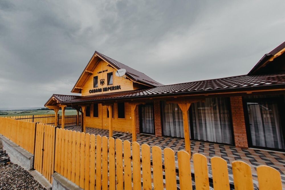 Cabana Imperial  baile figa de inchiriat ciubare / living 90 m patrati