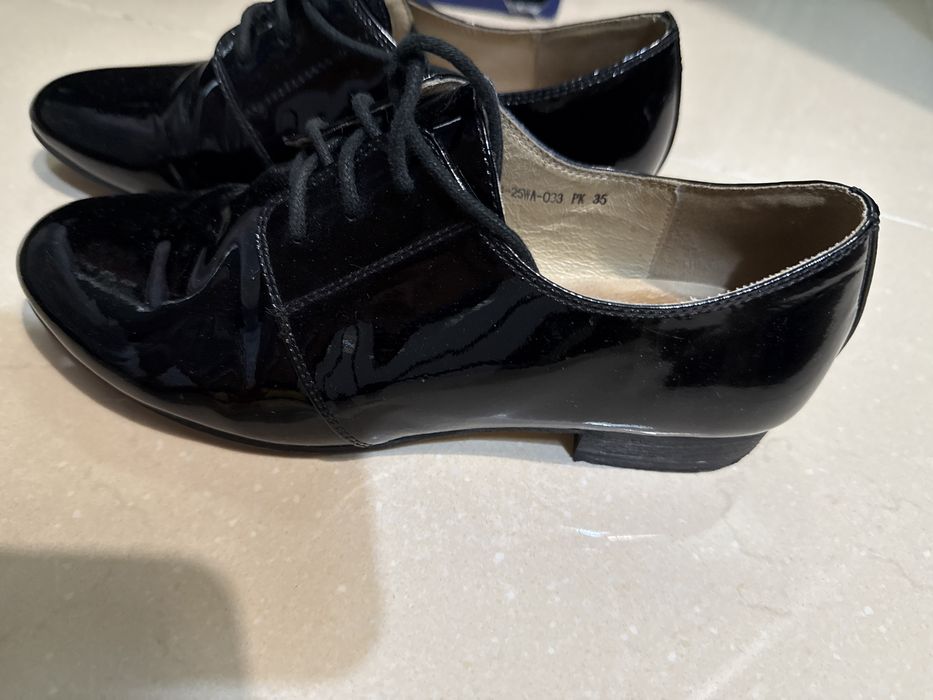 Продам ботинки женские