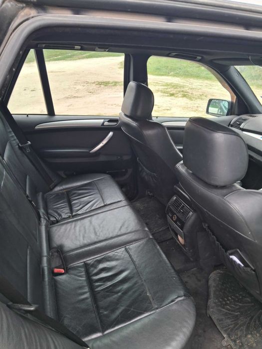 БМВ Х5 Гаражна кола