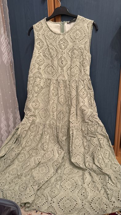 Листайте все платье отдам по 3000тыс