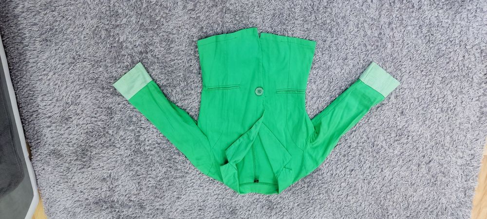 Дамски сака горнища жилетки палта