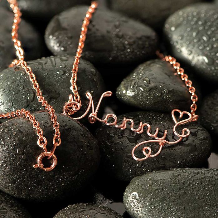 Колиета, гривни и ключодържатели с ръчно изработени имена