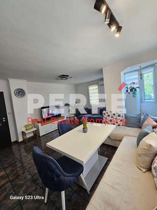 Продава се Тристаен апартамент в Бургас, Славейков - 95 кв.м за 1990 €/кв.м - Снимка #2