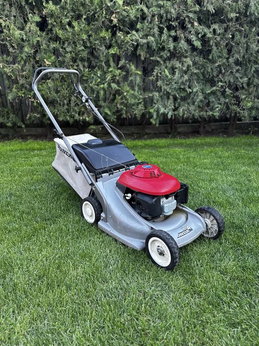 Masina de tuns iarba Honda HRB 476