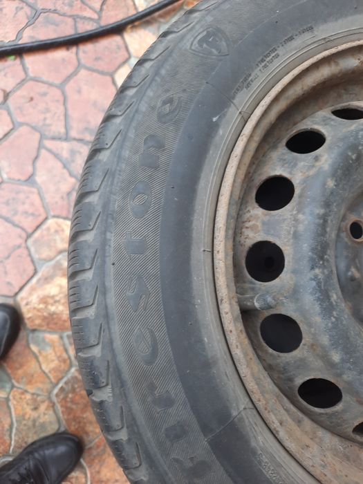 Vand 4 roti cu anvelope de iarna 155/70/13 in stare buna la SUPER PRET