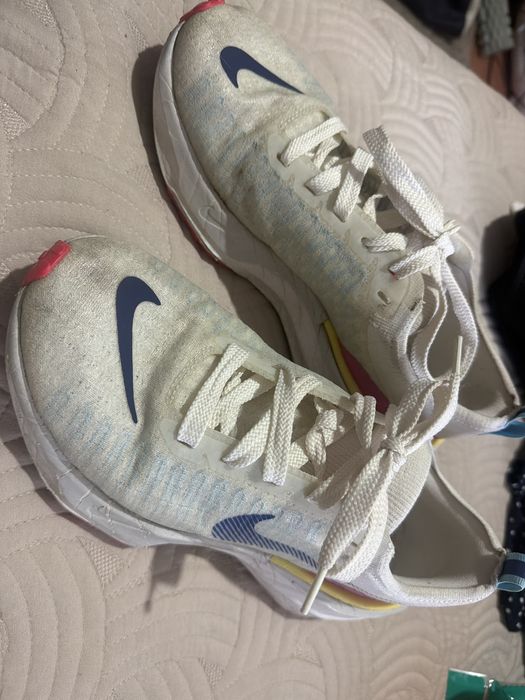 Продам кроссовки Nike